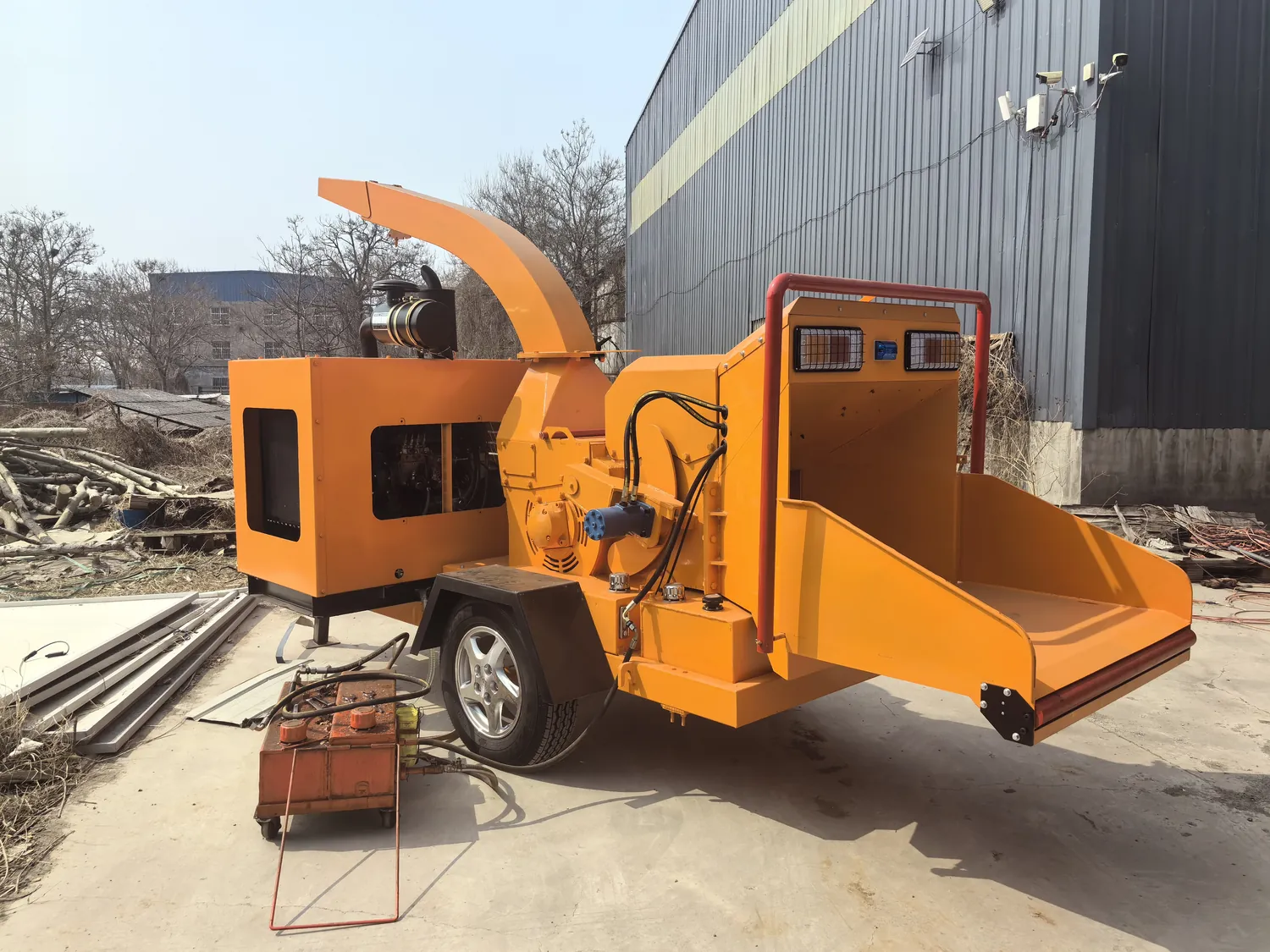 Side view of a Cronus towable diesel branch chipper